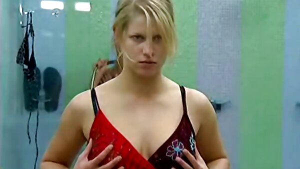 Unwiderstehlicher blonder Ladyboy fickfilme privat fickt ihren geilen glatzköpfigen Kumpel