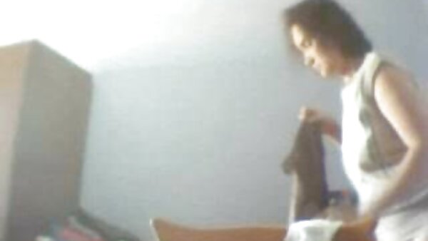 Die sexy Herrin Kat Kleevage bestraft und belohnt ihren versauten asiatischen Sklaven sex filme angucken