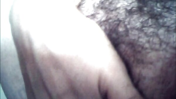 Die umwerfende brünette Hottie zieht sich kostenlose deutschsprachige pornos aus und gibt einen kräftigen Blowjob in POV