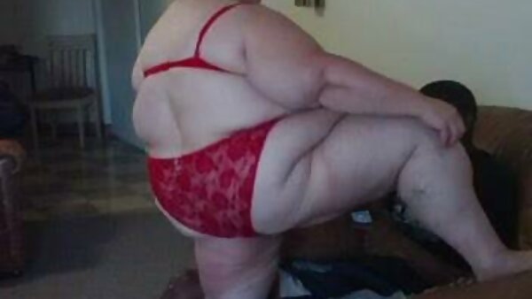 Fette deutsche sex filme kostenlos Küken April Flores und ihre Assistentin mit Strapon ficken einen versauten Hengst