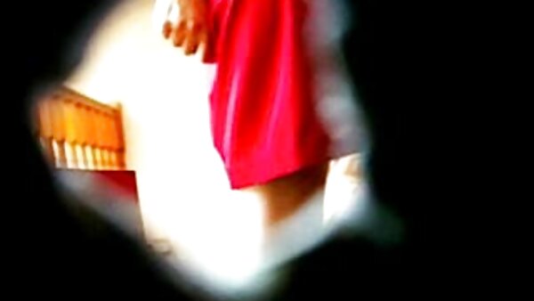 Vollbusige frauentausch sex filme Hure wird in bizarrem Blowbang-Video in die Kehle gefickt