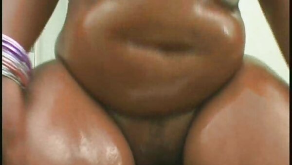 Mega vollbusige brünette Süße gibt jungem Hengst in Massagesalon neue fickfilme soliden BJ