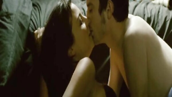 Flexible Brünette mit seidigem Arsch bekommt ihren deutschsprachige sexfilme kostenlos ansehen Anus mit einem Glasdildo gebohrt